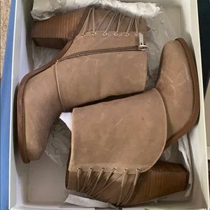 Jessica Simpson Calvery Booties